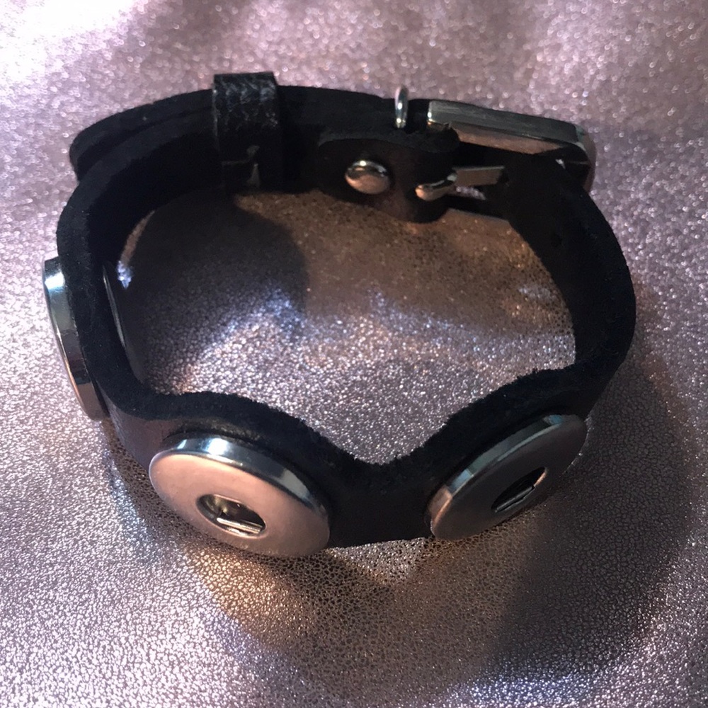 Leather three Snap holder bracelet